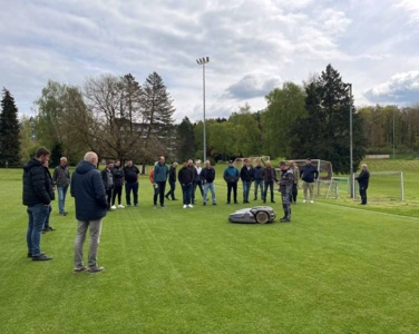 Vorstellung des Mähroboters auf dem Rasenseminar des INTERGREEN-Partnerbetriebes Schmitt in Kooperation mit dem Hessischen Fußballverband (Sportschule Grünberg).