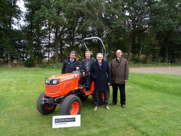 Traktor-Übergabe für Rasenforschung an der HS Osnabrück