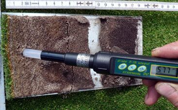 Vielfältige Bodenuntersuchung beim Sportrasen