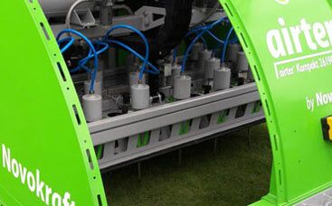 Starke Gräser für den Winter durch Bodenlockerung im Herbst